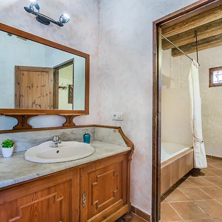 Llobera Abaix Willa *