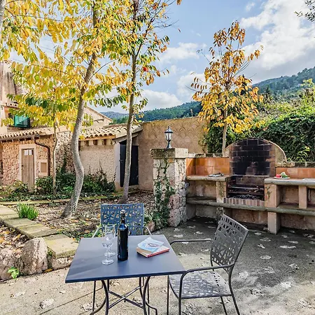 Willa Llobera Abaix *