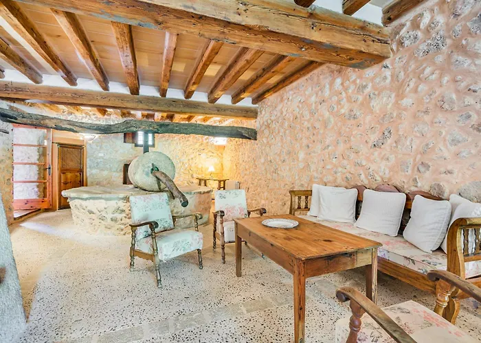 Llobera Abaix Villa *