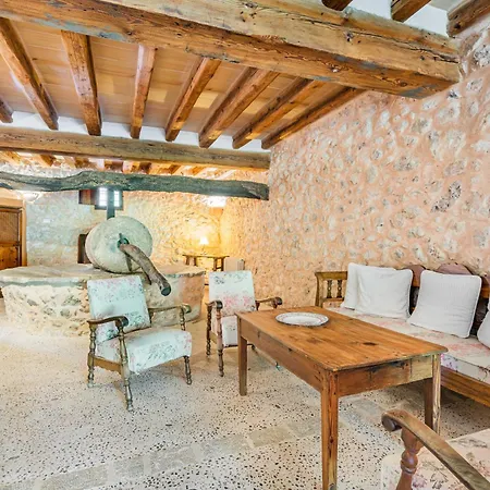 Llobera Abaix Villa *