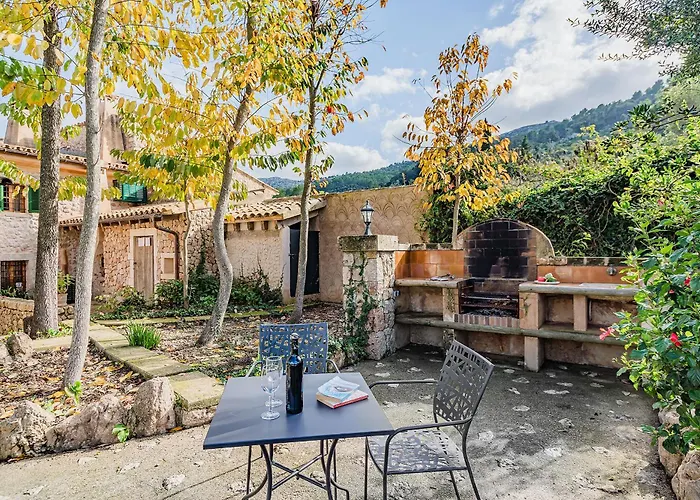 Willa Llobera Abaix *